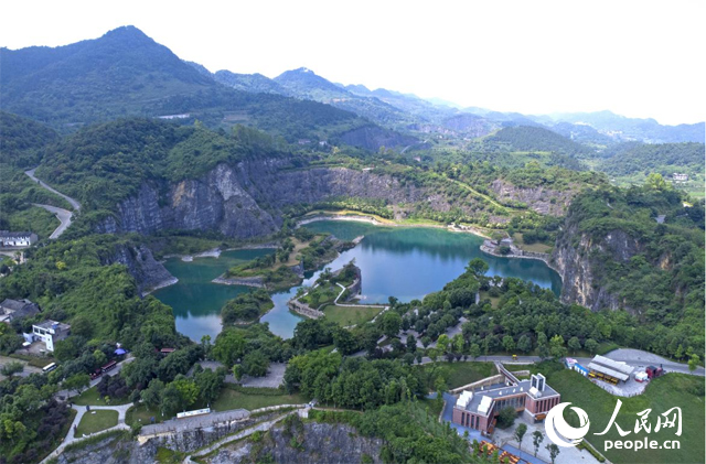 由廢棄礦山改建成的銅鑼山礦山公園。人民網(wǎng)記者 劉祎攝