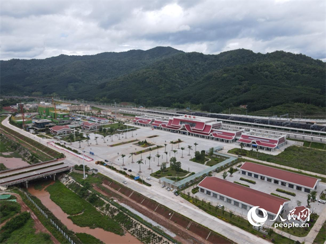 航拍云南磨憨口岸。 人民網(wǎng)記者 符皓攝