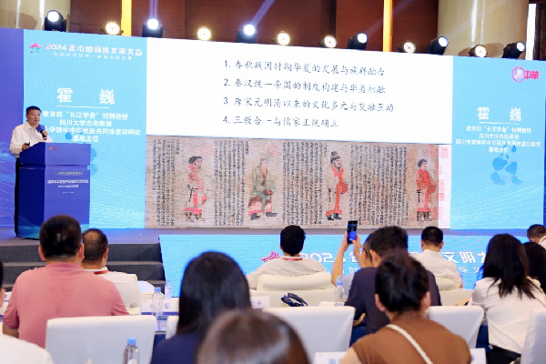講好中華民族共同體故事，讓網(wǎng)絡(luò)“連心”更“聚心”