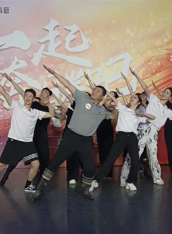 講好中華民族共同體故事，讓網(wǎng)絡(luò)“連心”更“聚心”