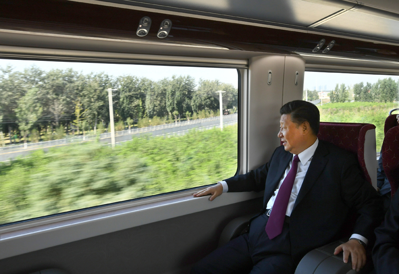 2019年9月25日，習(xí)近平總書記乘坐軌道列車前往北京大興國際機(jī)場。
