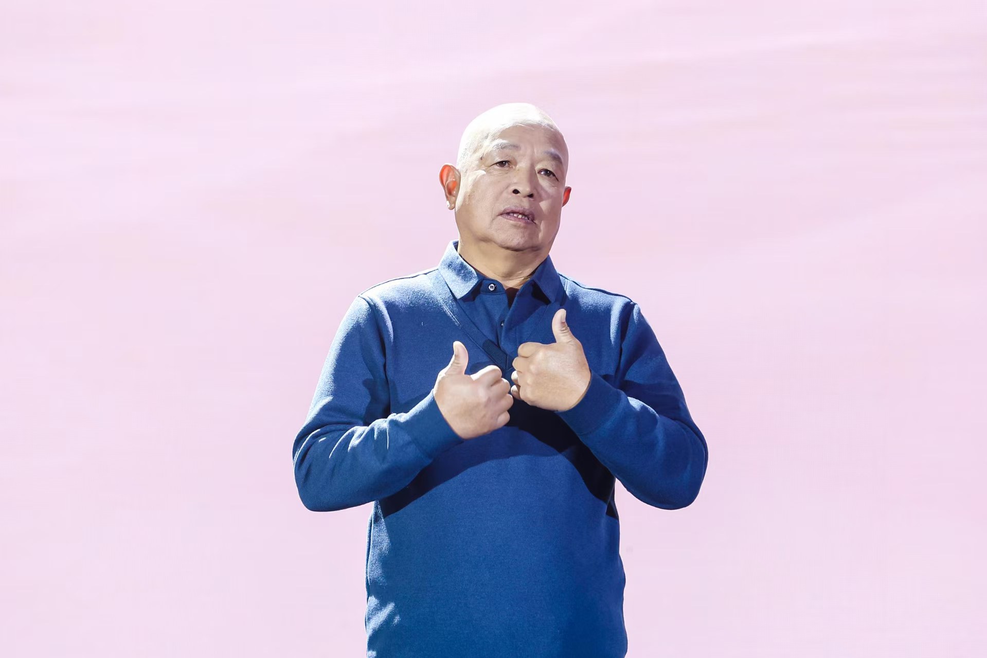 “山東好人”、煙臺市無聲洗車場經(jīng)理柳興濤。人民視頻供圖。