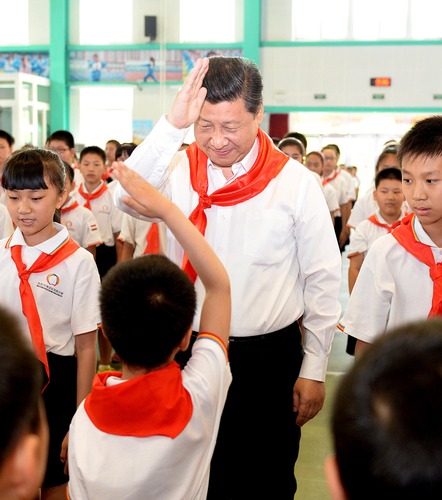 2014年5月30日，習近平總書記來到北京市海淀區(qū)民族小學，參加慶?！傲弧眹H兒童節(jié)活動。