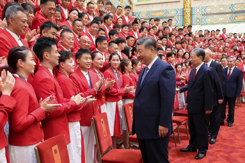 2024年8月20日，習(xí)近平總書記在人民大會堂接見第33屆夏季奧林匹克運(yùn)動會中國體育代表團(tuán)全體成員。