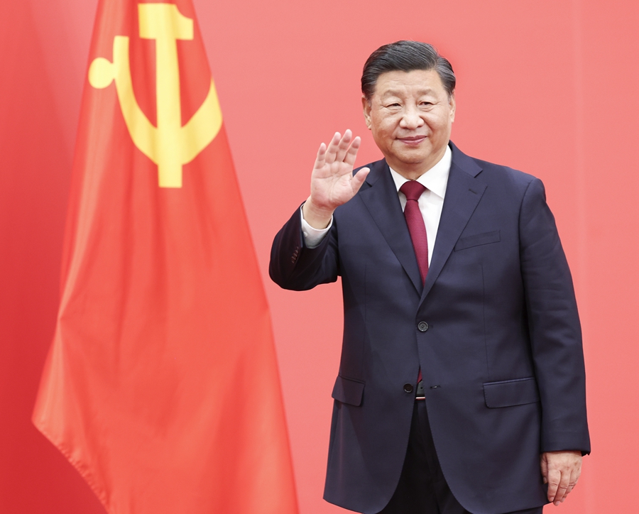 2022年10月23日，習(xí)近平在北京人民大會堂同采訪中共二十大的中外記者親切見面。