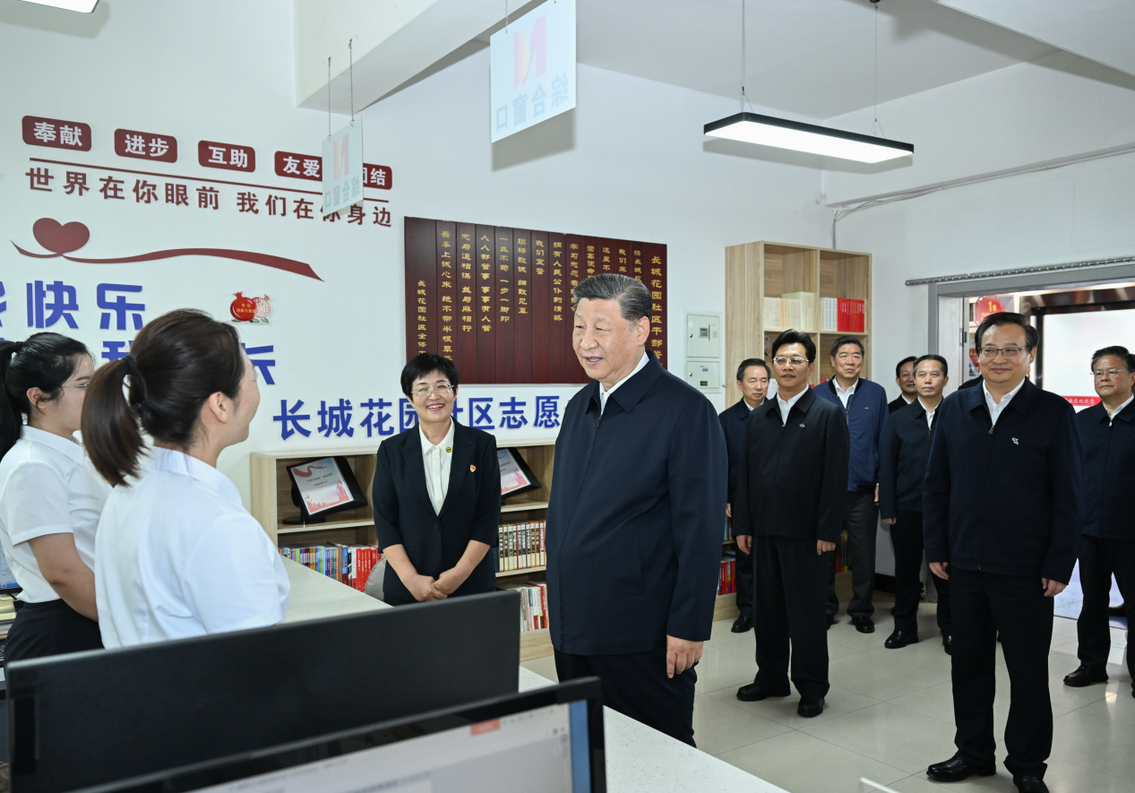 2024年6月19日，習(xí)近平總書記來到寧夏銀川市金鳳區(qū)長(zhǎng)城花園社區(qū)考察。