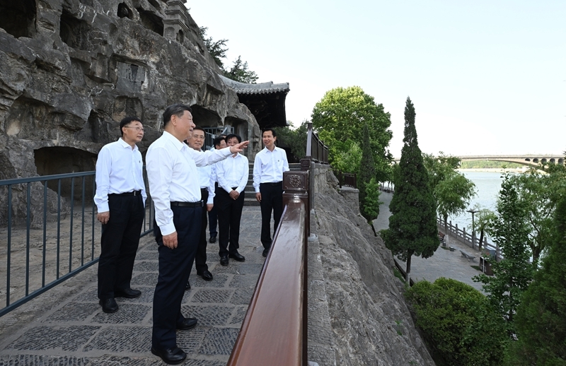 2025年5月19日至20日，中共中央總書記、國家主席、中央軍委主席習(xí)近平在河南考察。這是19日下午，習(xí)近平在洛陽龍門石窟考察。新華社記者 謝環(huán)馳 攝