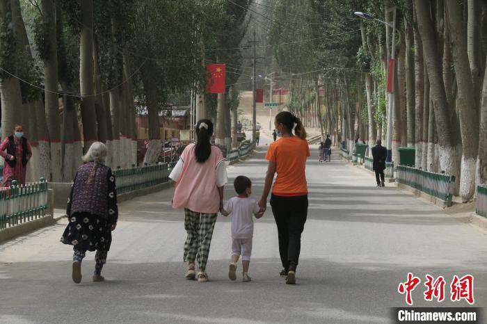 圖為進藏先遣英雄連誓師地原址所在的新疆維吾爾自治區(qū)和田地區(qū)于田縣普魯村現(xiàn)貌。　楊程晨 攝