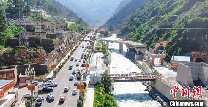 郭達(dá)山隧道進(jìn)口實況?！】蛋蛡髅焦﹫D