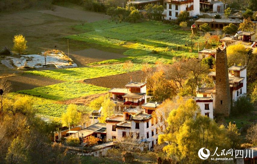 丹巴美景。李永安攝