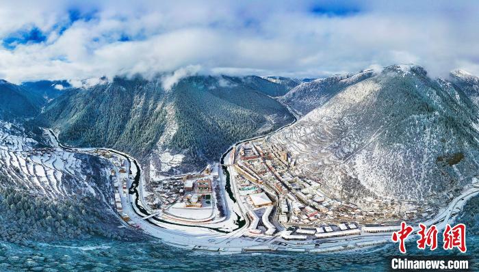 壤塘的雪后美景?！∪捞量h融媒體中心供圖