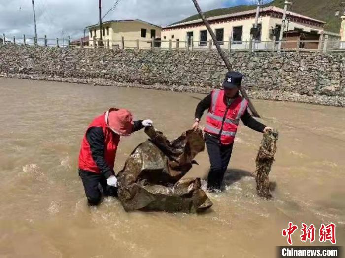 守護長江支流的青?！肮_義警”