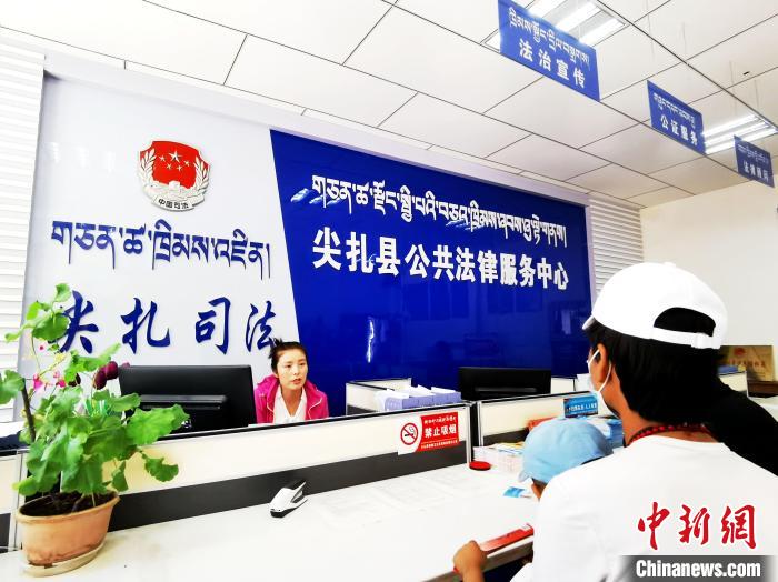 （人民幸福生活）探訪青海尖扎法律援助中心：應(yīng)援盡援，給弱勢群體筑法律后盾