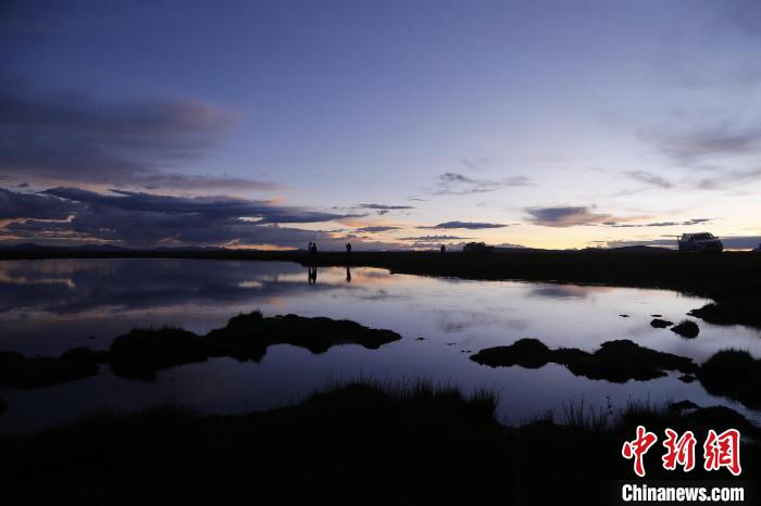 圖為夕陽(yáng)下的查旦濕地?！●R銘言 攝
