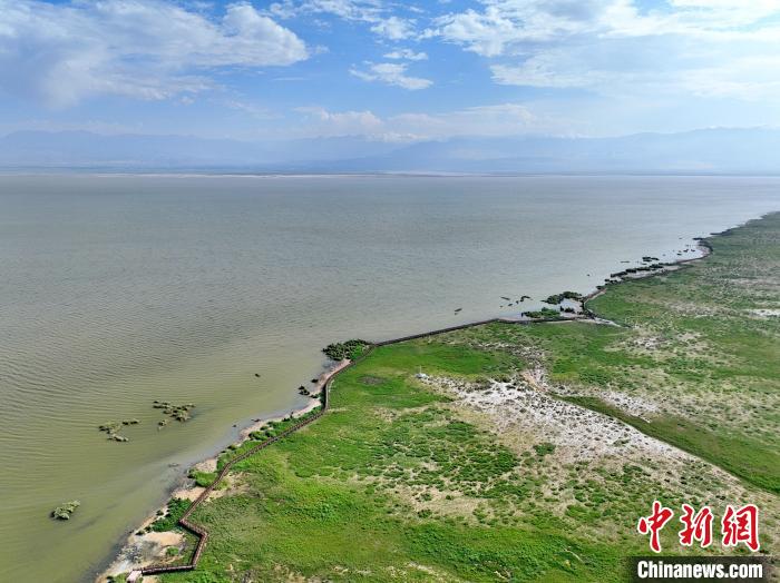 圖為航拍都蘭湖國(guó)家濕地公園?！∑钤鲚?攝