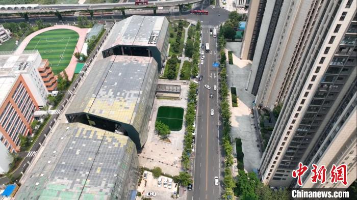 匯泉路社區(qū)一角?！「呒午?攝