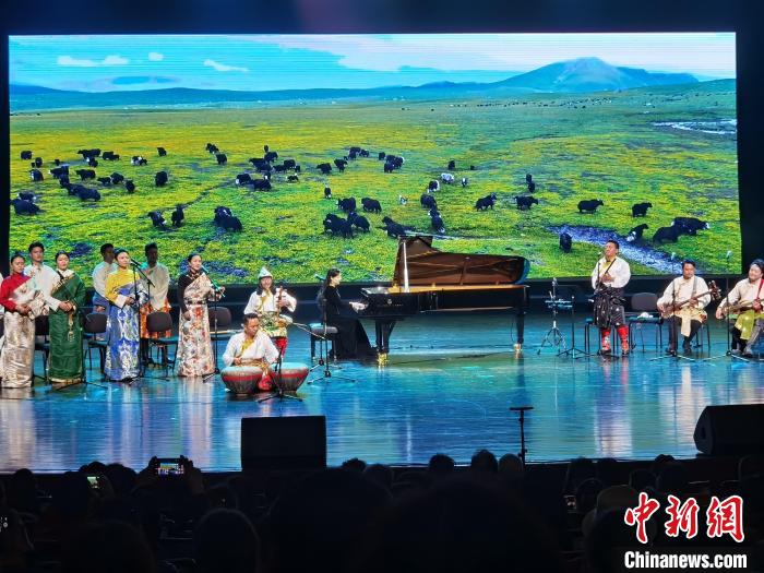圖為演出現(xiàn)場(chǎng)。　潘雨潔 攝