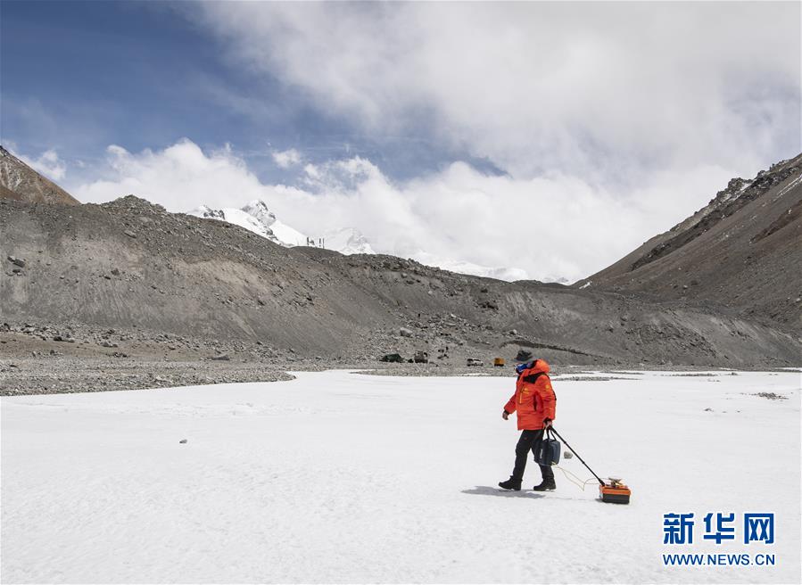 （新華全媒頭條·圖文互動(dòng)）（8）往更高處長(zhǎng)、往長(zhǎng)春北京方向移動(dòng)——來自海拔8848.86米的報(bào)告