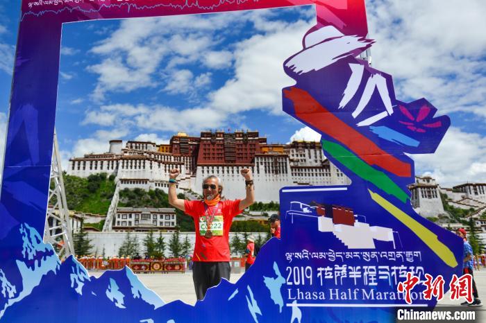 資料圖為2019年8月18日，拉薩舉行半程馬拉松賽。　江飛波 攝