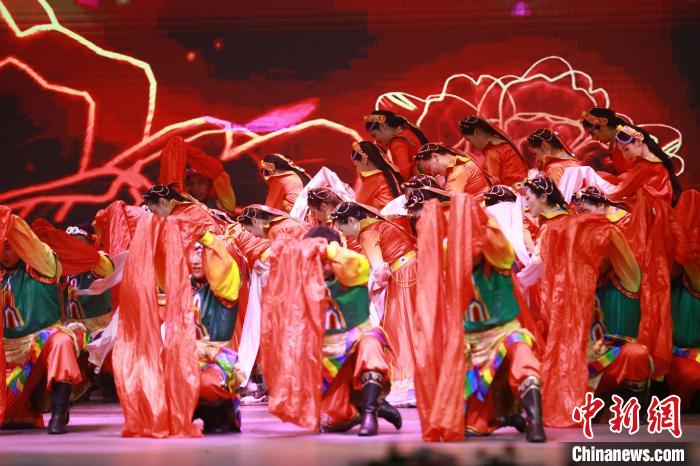 圖為農(nóng)行西藏分行演出現(xiàn)場。　農(nóng)行西藏分行 供圖