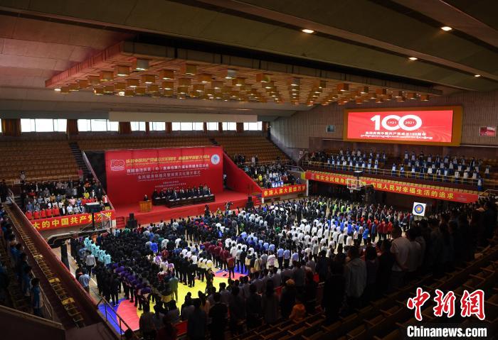 圖為西藏自治區(qū)區(qū)(中)直單位第六屆全民健身運動會、全民健身體驗月暨體育文化展活動現(xiàn)場 貢嘎來松 攝