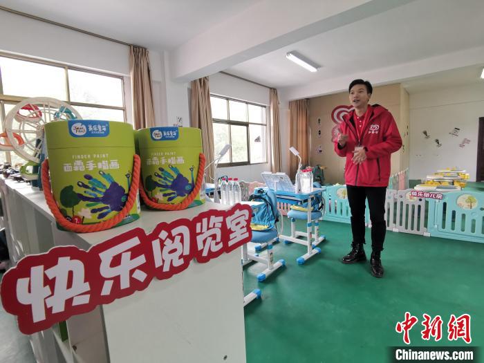 拉薩市堆龍德慶區(qū)幫普村的“心路文化空間”設(shè)有舒適的閱覽室?！≮w延 攝