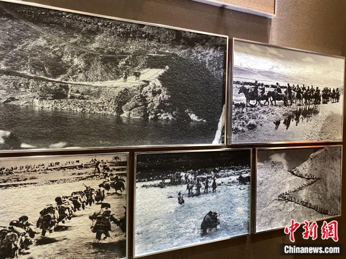 紅樓內(nèi)展廳，圖為昌都戰(zhàn)役中的人民解放軍。彭寧鈴 攝
