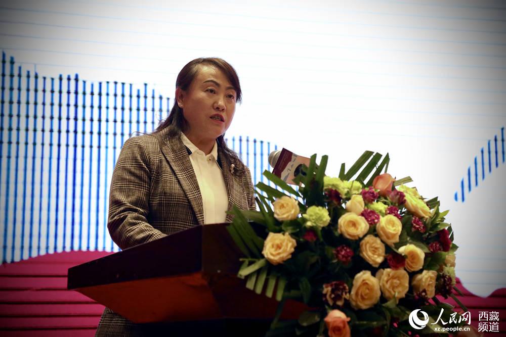 拉薩市旅游發(fā)展局相關(guān)負(fù)責(zé)人發(fā)言。人民網(wǎng) 次仁羅布攝