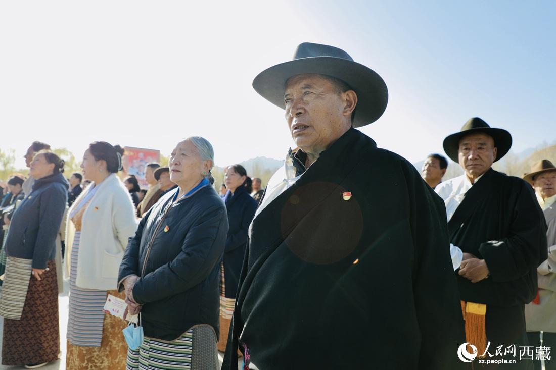 升旗儀式現(xiàn)場。人民網(wǎng) 次仁羅布攝
