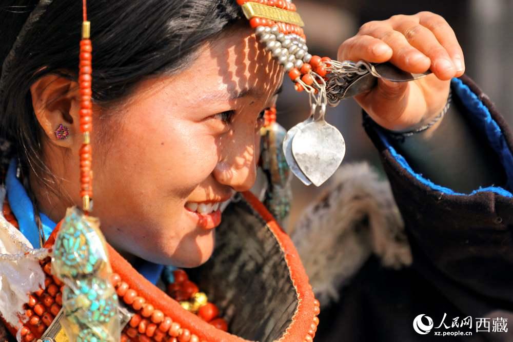 撩起“神秘面紗”。人民網(wǎng) 李海霞