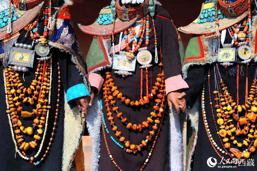 精美的“飛天服飾”。人民網(wǎng) 李海霞攝
