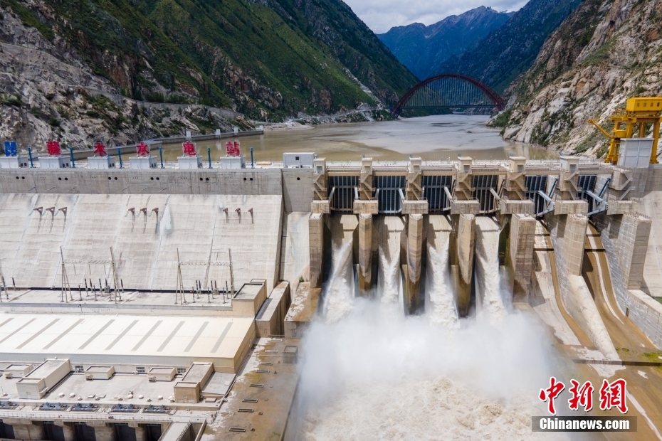 資料圖為2021年8月7日，西藏山南雅魯藏布江上的藏木水電站。（無人機(jī)畫面） <a target='_blank' href='/'><p  align=