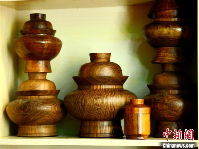 圖為各種木碗成品。　 鄧巴 　攝