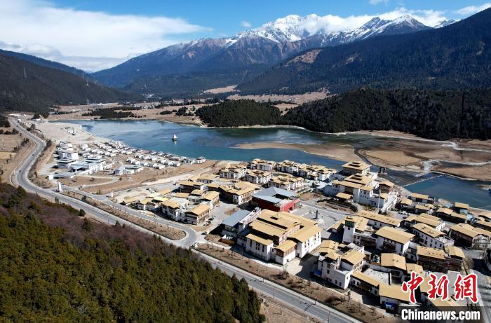 2月17日，西藏林芝魯朗小鎮(zhèn)。(無人機照片) 李林 攝