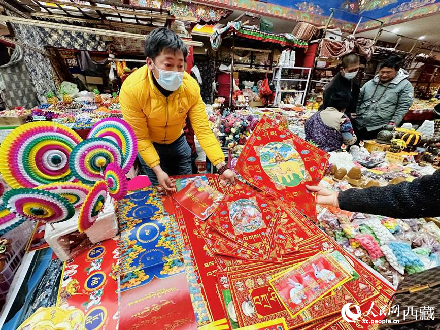 藏式春聯(lián)。人民網(wǎng) 次仁羅布攝