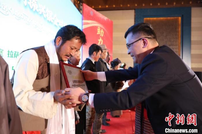 圖為拉薩市銀企對(duì)接洽談會(huì)現(xiàn)場(chǎng)。　格桑倫珠 攝