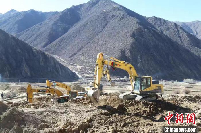 圖為高標準農田建設施工現場?！「裆愔?攝