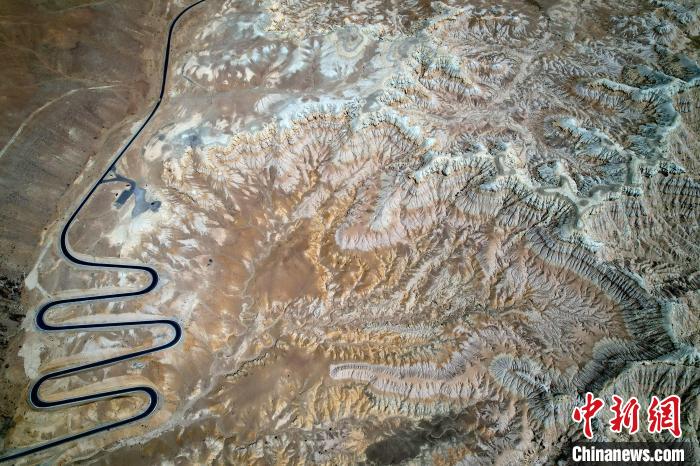 4月5日，西藏阿里札達(dá)土林。(無人機(jī)照片) 李林 攝