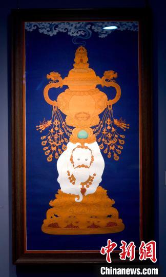 圖為5月16日，展覽中的新創(chuàng)唐卡作品《瑞象承香》。　李林 攝