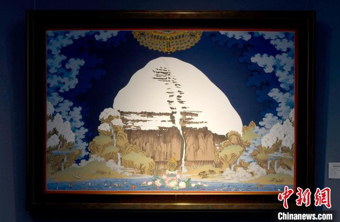 圖為5月16日，展覽中新創(chuàng)唐卡作品《岡底斯山》?！±盍?攝