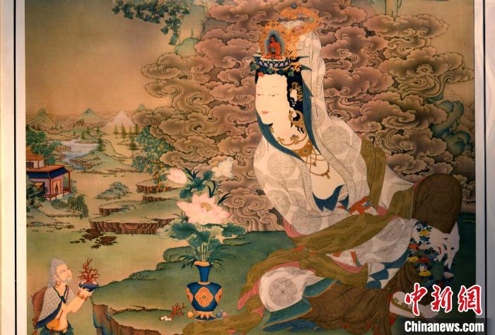 圖為5月16日，展覽中新創(chuàng)唐卡作品《靜息觀音》(局部)?！±盍?攝